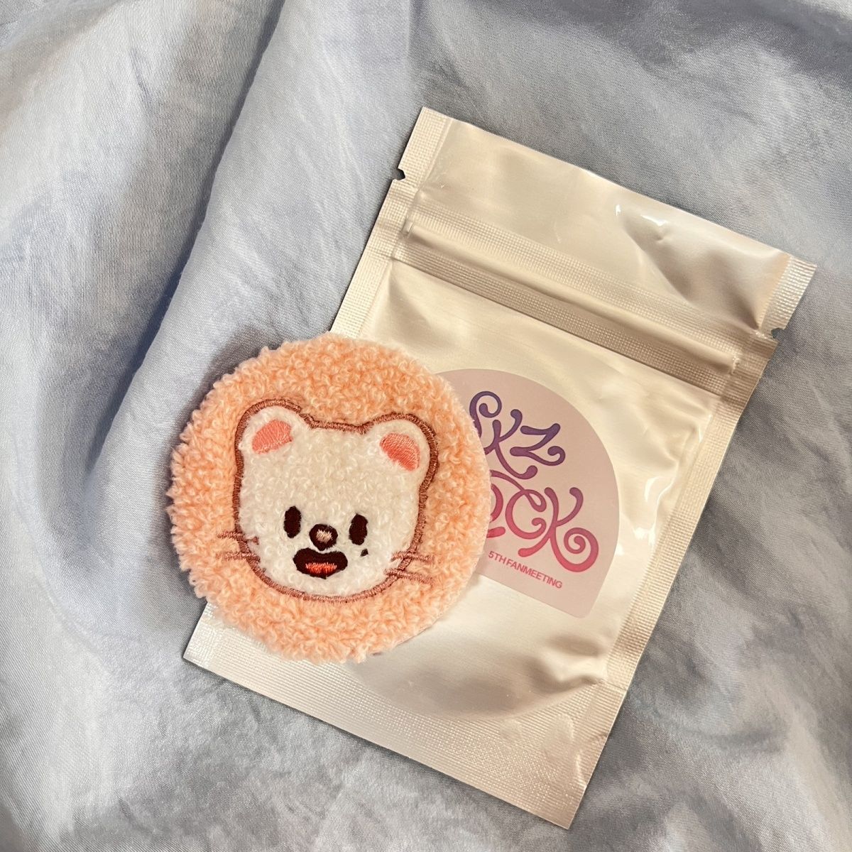 

Значок SKZOO SECRET BOUCLE CAN - SKZ 5 CLOCK Jiniret