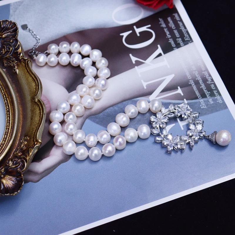 Versatile 9-10mm Freshwater Pearl Wreath Necklace: A Stylish Pairing for Skirts and Dresses