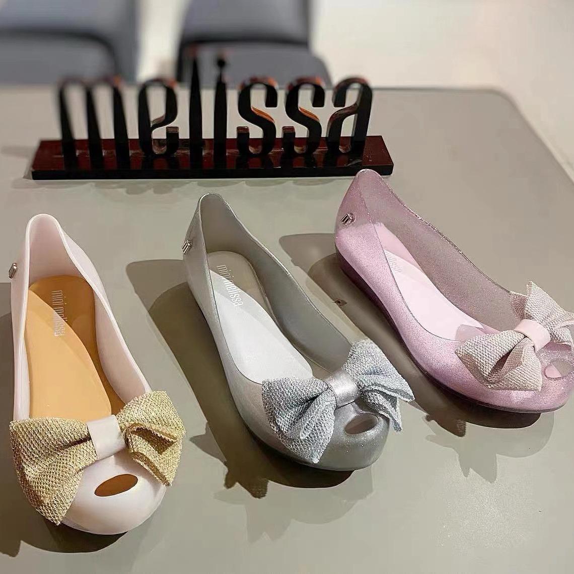 

Melissa Women s Jelly Sandals 2025 - Bow Detail, Open-Toe, Fragrant, Mother & Daughter Matching Styles. EU 40 срібний