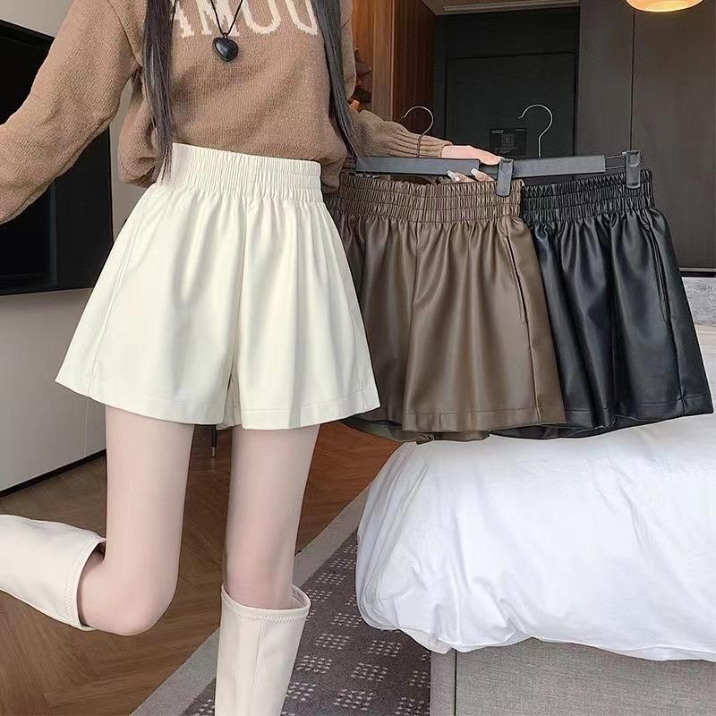 Damen Herbst 2026 Oberbekleidung High Waist A-Linie Schlankmachend Weiter Bein PU-Leder Shorts Kaffee Mini-Shorts Vielseitig Schlank Geschnitten Heße Shorts