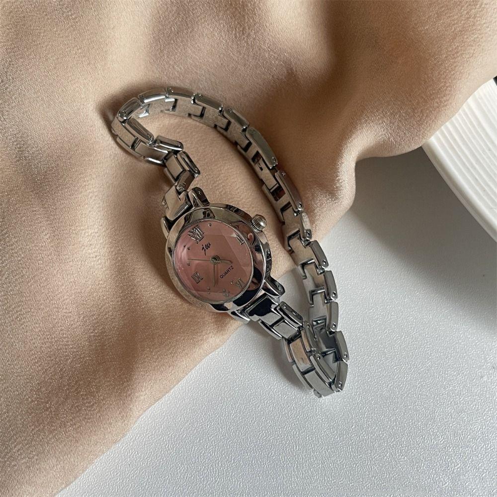 Exquisite Golden Wrist Watch Light Luxury Quartz Wristwatch Classic Women Watch Accessories