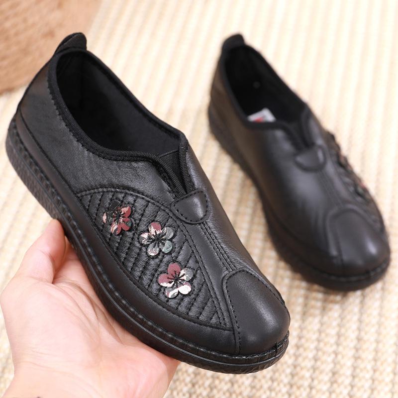 25 years old ****** new old ******* cloth shoes single shoes non-slip s**t sole wear-resistant one pedal middle-aged and elderly mother shoes