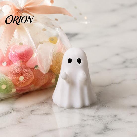 Mini Ghost Figures for Party Favors 3Pcs Figurines Halloween Decorations, Resin Middle Finger And Spooky Table Decorations Heart Ornaments Tiered