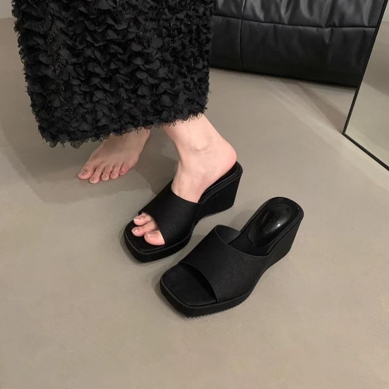 Haute couture version~ one-word slippers women's summer wear niche muffin bottom cool slippers black thick-soled heightening sandals