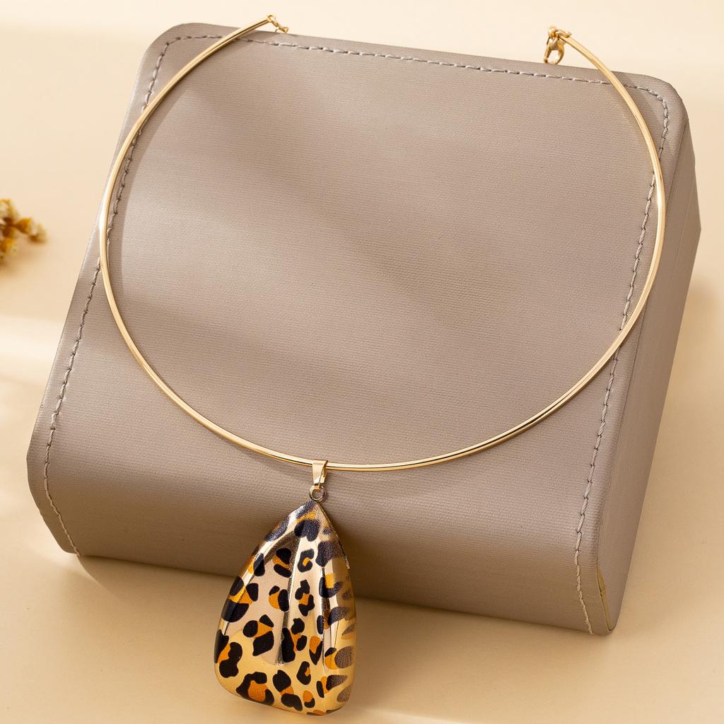 Women's Jewelry Set, Geometric Water Drop-Shaped Pendant, Leopard Print Fashion Necklace and Stud Earrings Jewelry Set, Suitable for Daily Wear an