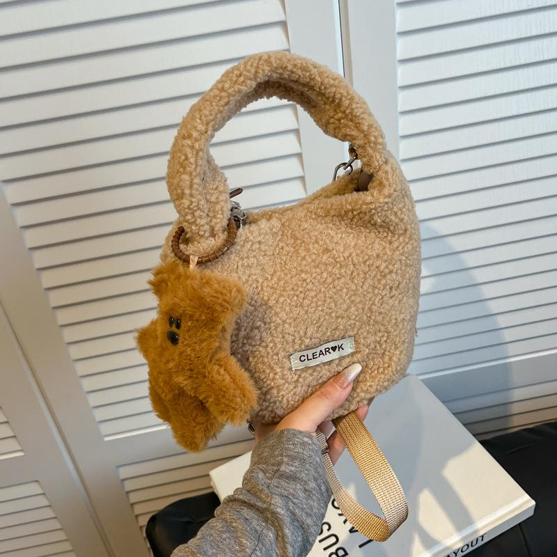 Plush Personality Trend Lamb Fluffy Autumn and Winter New Model Fluffy Crossbody Portable Bucket Bag Woman