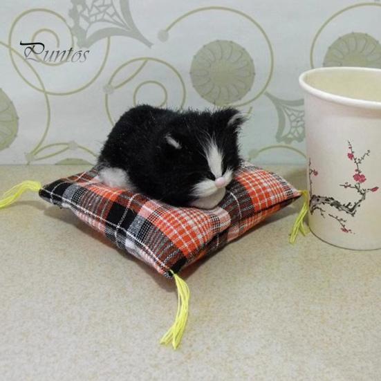 Simulasjon Kattedukke Plysjleketøy Mini Realistiske Sovende Katter på Matte Figur Utstoppet Dyr Leketøy med Pute for Hjemmekontor Rom Skrivebordsdekor