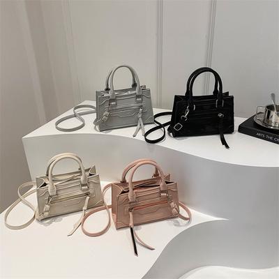 Sac fourre-tout pour femmes Printemps Nouvelle Mode Sac de moto Texture Niche Polyvalent Ins Sac bandoulière simple épaule