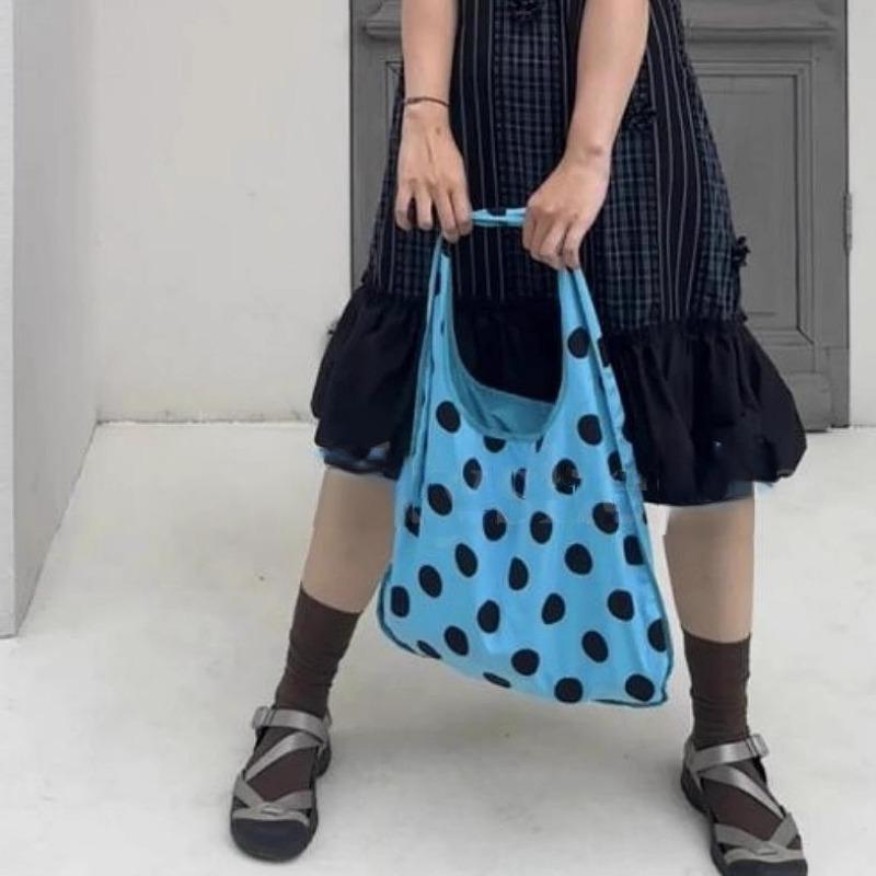 Všestranná kabelka pro dojíždění s velkou kapacitou, nákupní taška přes rameno a do podpaží, tote taška s puntíky
