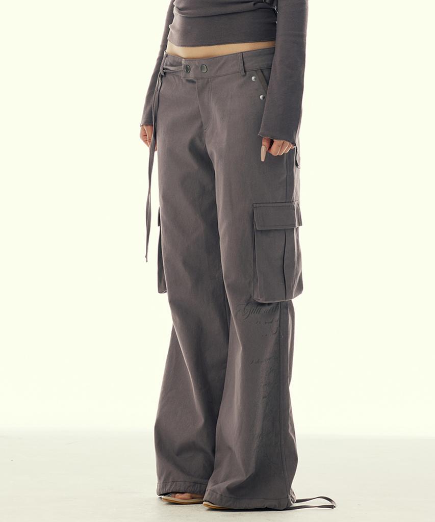 Gillaakaibeu Pocket Embroided String Cargo Pants_Brown