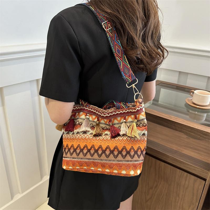 Stylish Versatile Medium Capacity Tote Bag For Women In Fashionable Canvas With Bucket Shape