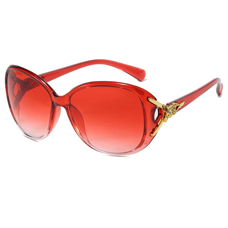 Elegant Fox Oval Sunglasses: Women's Summer Gradient Sun-Blocking Frames with Camellia Design