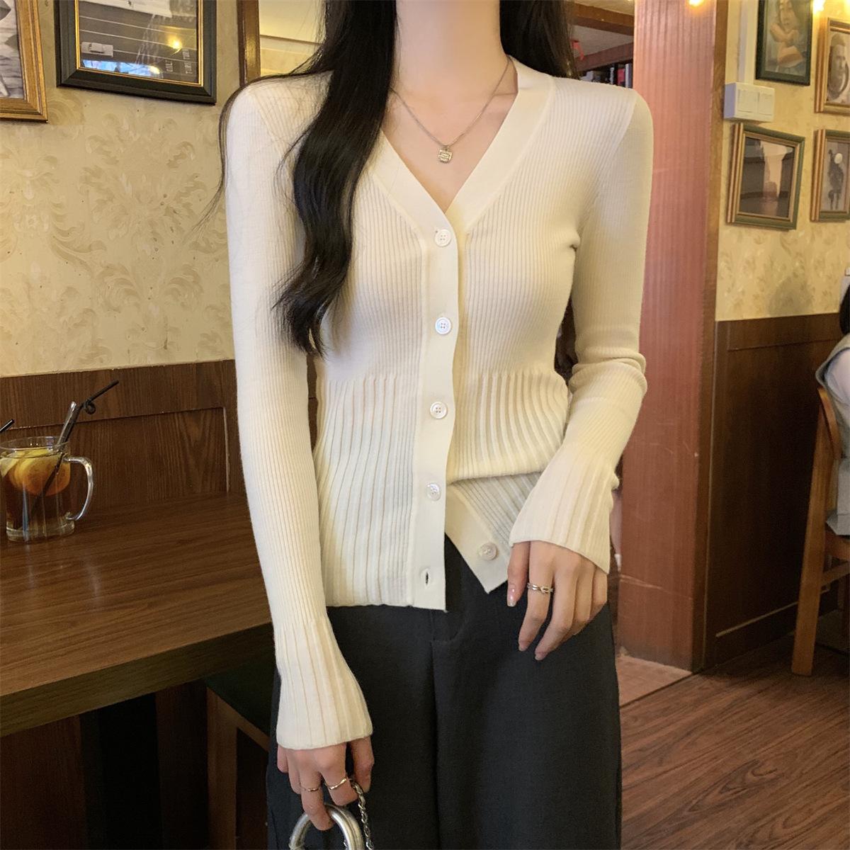 

Gentle knitted cardigan women s autumn new inner slim temperament high-end V-neck sweater jacket one size fits all