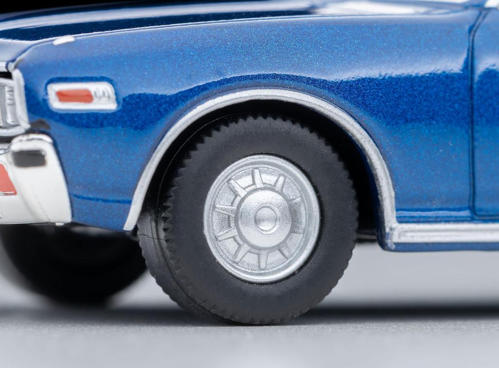TOMYTEC Tomica Limited Vintage Neo Nissan Gloria HT 2800 SGL Navy Blue 1975 Model 336730 1/64 LV-N359a 2-door (Finished Product)