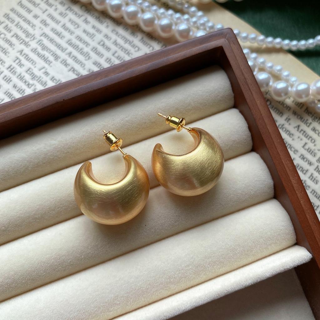 Exquisite niche metal brushed matte ball stud earrings for women's commuting senior temperament simple and versatile earrings
