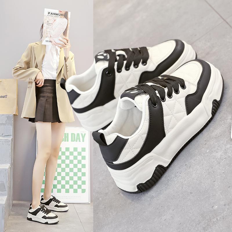 Hong Kong style popular thick-soled little white shoes women's spring 2025 new versatile casual style sports board shoes student 2602