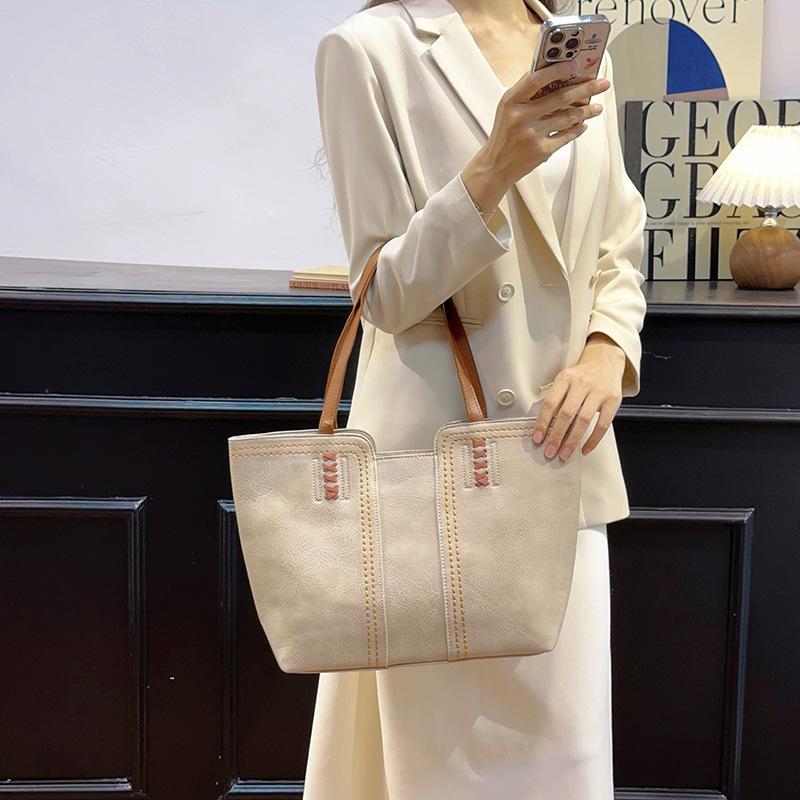 Fashion Versatile Korean Version of the New Fashion Simple Tote Bag Retro Large Capacity Shoulder Portable Commuter Bag Women