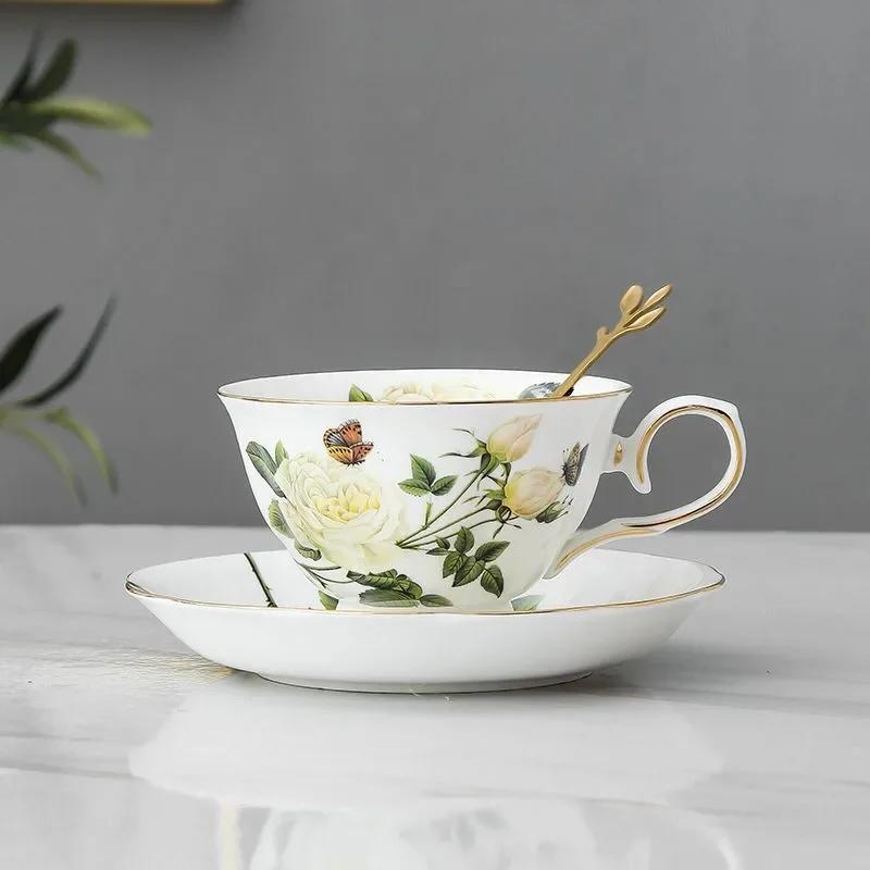 Ceramic Coffee Cup Saucer Spoon Set Flower Tea Cups Set European Porcelain Mug and Saucer for Coffee Cups Mugs Coffeeware Gift