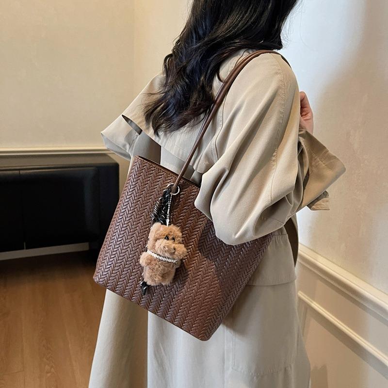 Large-capacity Bag Women's New Autumn and Winter Retro Woven Shoulder Bag Niche Commuter Tote Bag