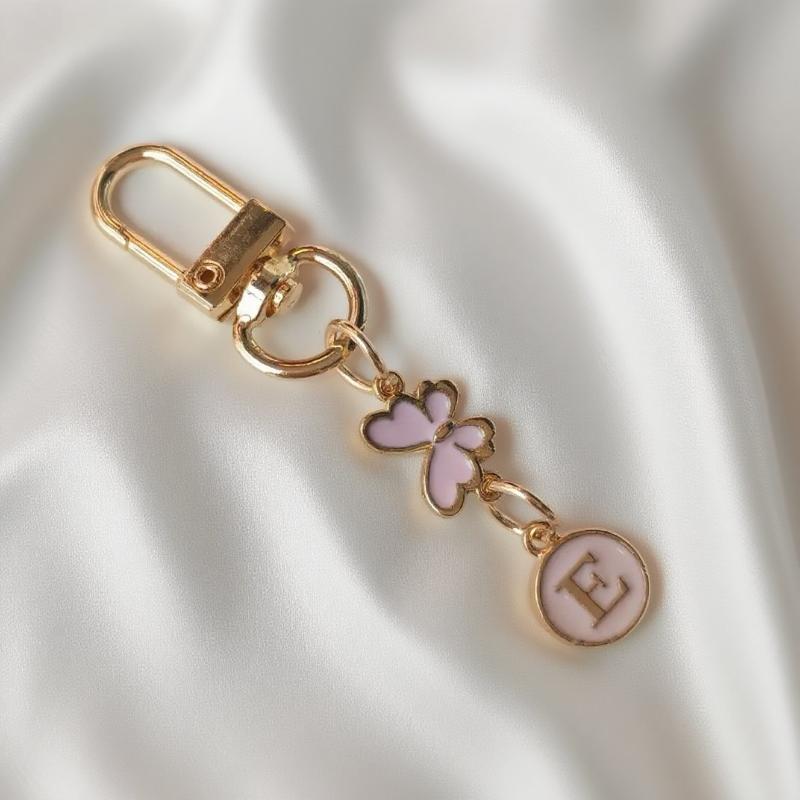 Metal Pink Butterfly Letter Keychain Fashion A-Z Initials Letter Keyring Car Key Holders Bag Pendant Hanging Decor Couple Gift