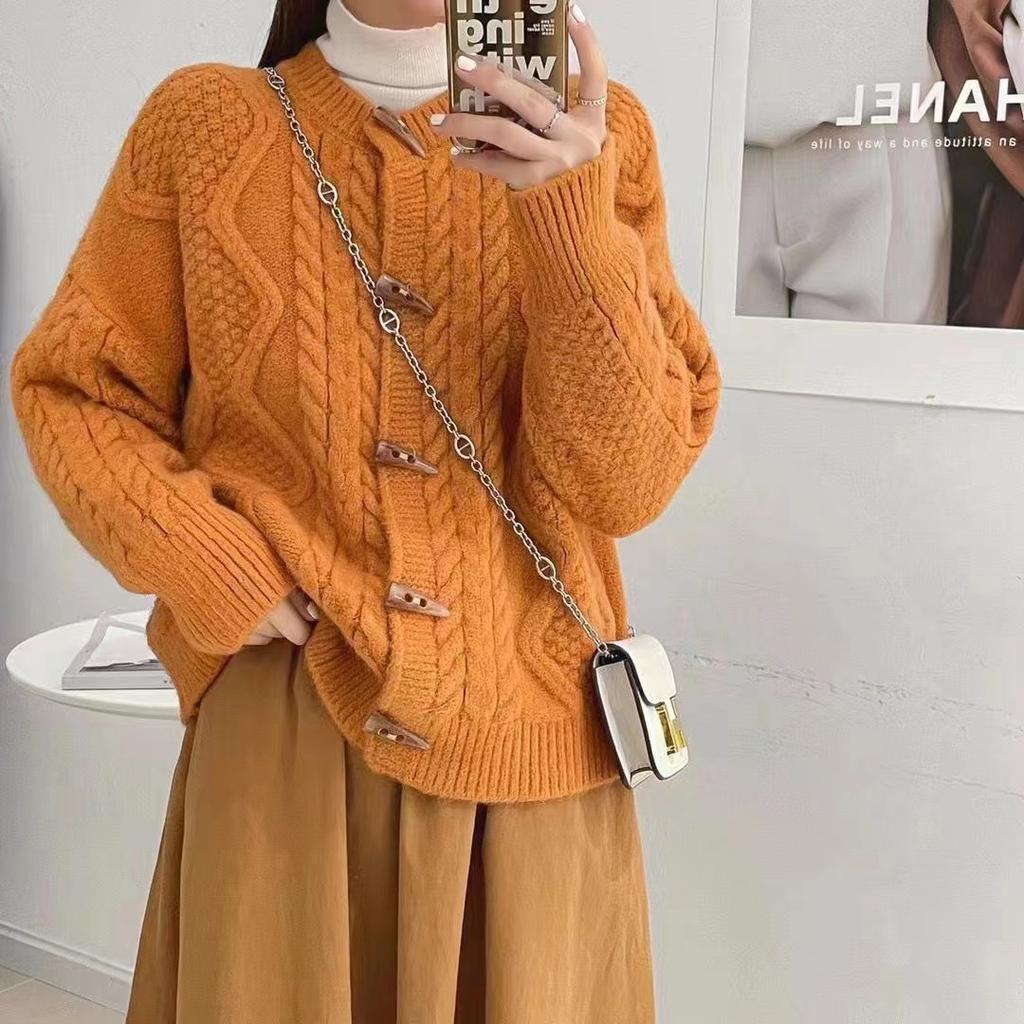 Autumn and Winter New Thickened Retro Twist Sweater Jacket Women's Fashion Horn Buckle Short Round Neck Knitted Cardigan Top