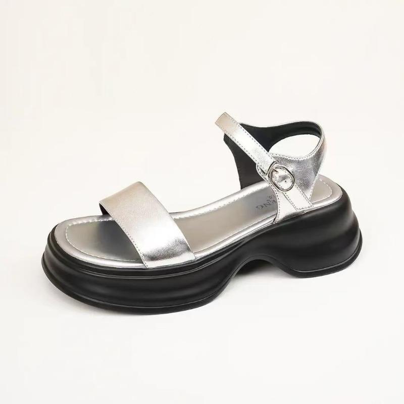 Open-toed feet, small soft-soled lightweight beach shoes, platform non-slip slippers, new summer word with sandals women