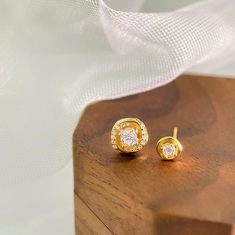 

Маленькие асимметричные круглые серьги Gentle Wind для женщин