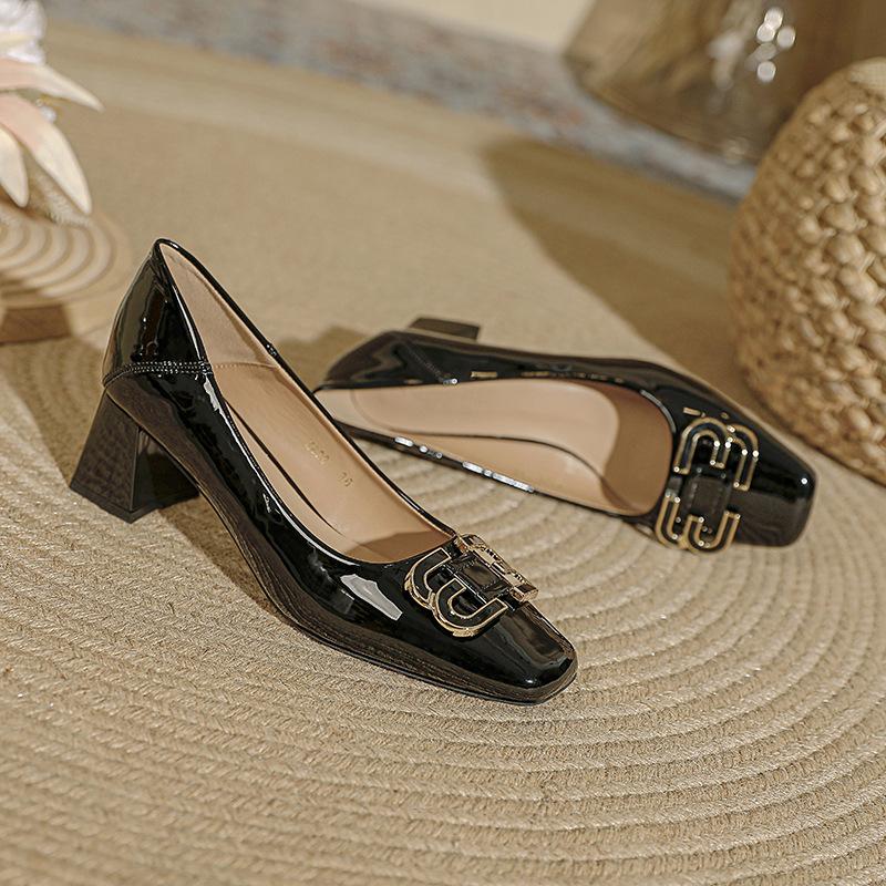 Square head shallow mouth single shoes women's middle heel 2025 spring and autumn new red wedding shoes women's French thick heel not tired feet high
