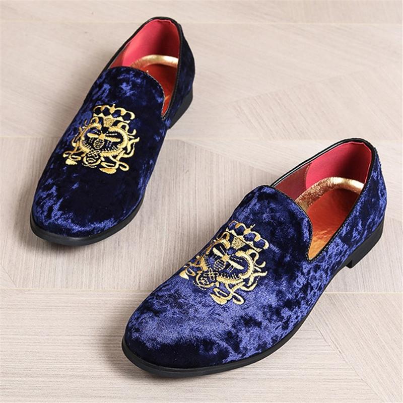 Nya Mode Vardagliga Klänningsskor För Män Spetsig Broderimönster Slip On Loafers Bröllop Formella Skor Zapatos Hombre