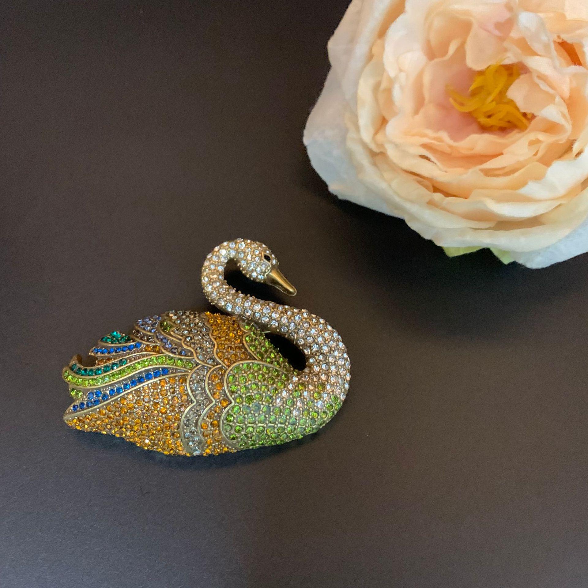 

Ретро Винтажная Модная Брошь: Элегантная, Универсальная Легкая Роскошь с Очарованием Придворного Стиля жёлтый