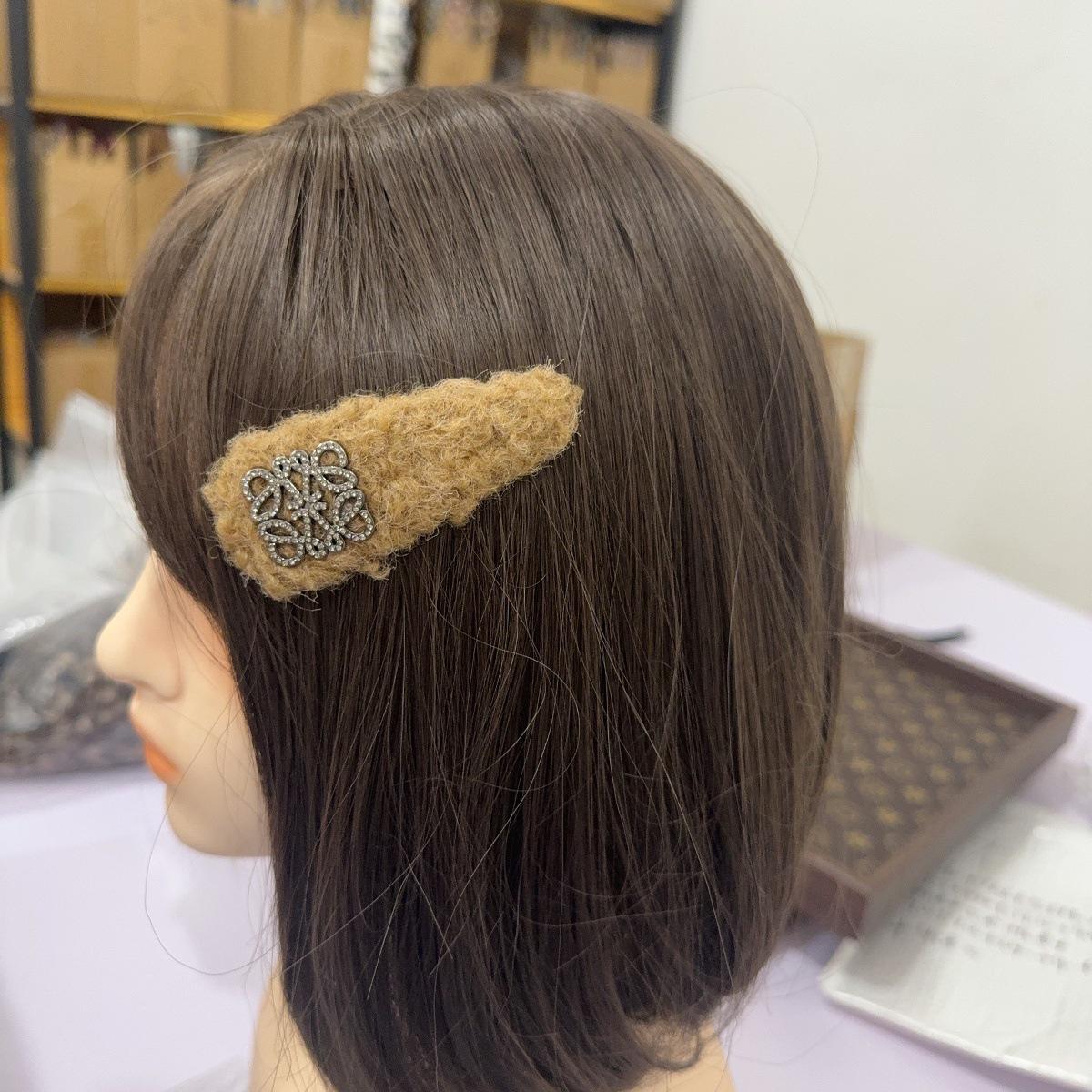 Fluffy Teddy Fur Crystal Pearl Bear Hair Clip for Bangs коричневый