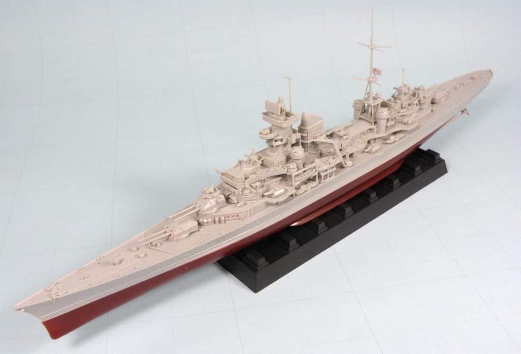 Pit Road Skywave Series German Navy Heavy Cruiser Prinz Eugen 1942 Plastic Model W229 1/700