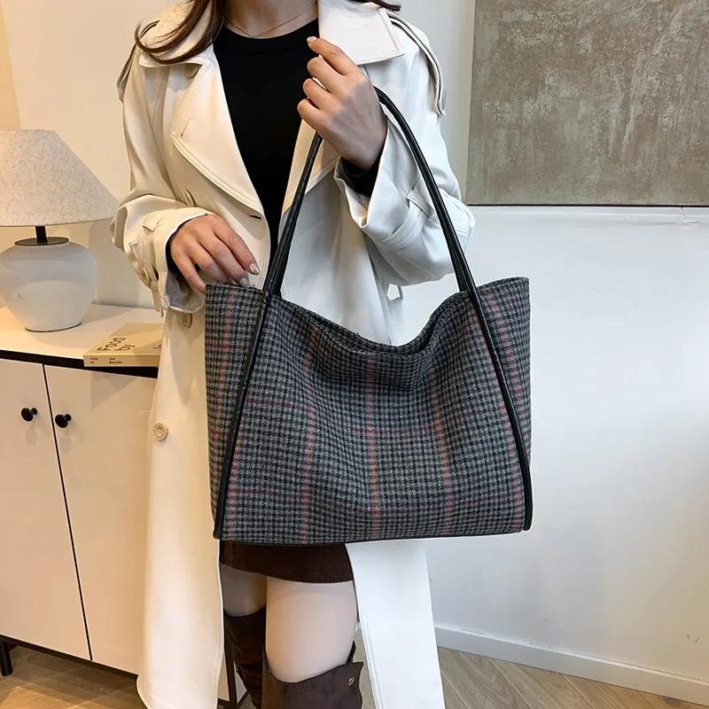 Vintage-Tragetasche aus kariertem Flanell für Damen, große Tragetasche mit fortschrittlichem Tragegefühl, leicht und bequem, einzigartige Schultertasche