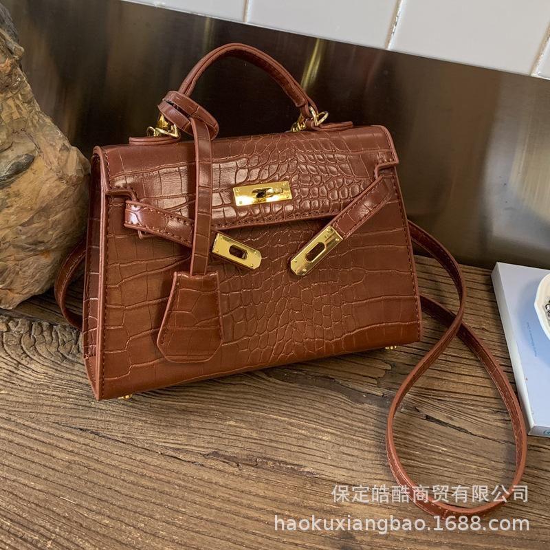 Retro Handbag Bag Women's 2025 New Trendy Autumn and Winter High-end Crocodile Pattern Single Shoulder Messenger Commuter Small Square Bag