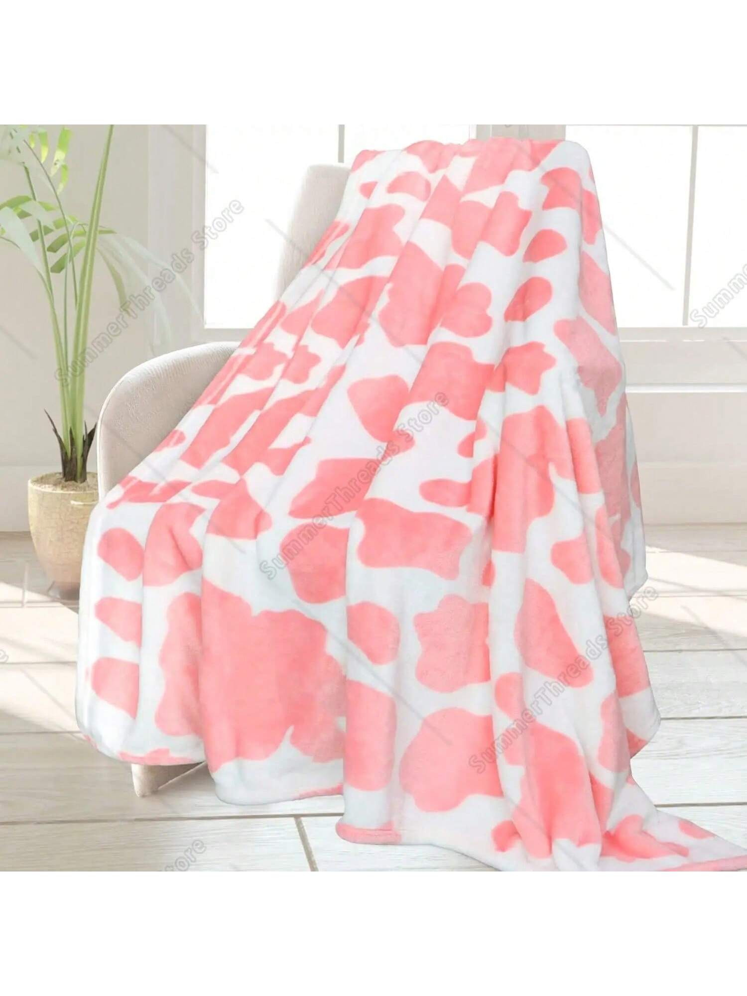 Cute Strawberry Cow Print Blanket Soft Fleece Flannel Lightweight Pink Throw Cozy Warm Plush Cute Throw Blanket For Living Rooms 75X95CM