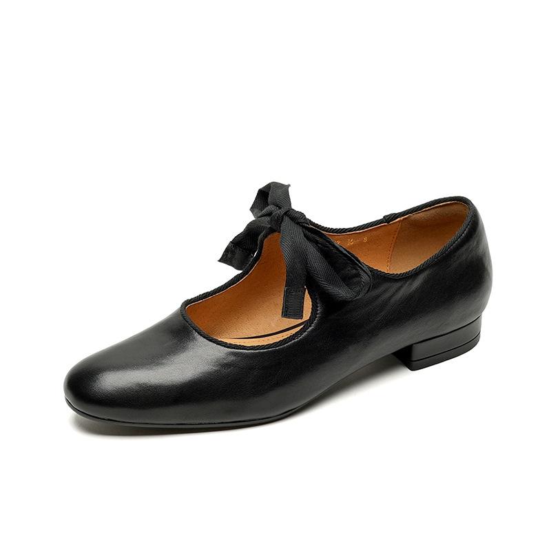 New Women's Casual Low-heeled Small Leather Shoes, Black Foot Cover and One Pedal, Square-heeled Low-top Beef Tendon Soft-soled Women's Single Shoes.