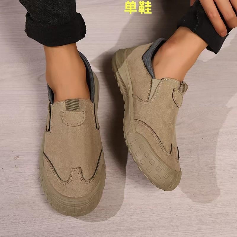 Cotton shoes are piled and thickened in winter, and labor insurance shoes are warm and non-slip in winter.
