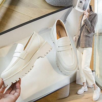 Chaussures à enfiler pour femmes style britannique 2024: Semelle épaisse, Rehaussantes, Tendance, Tout-terrain, Style collège, Chaussures blanches décontractées