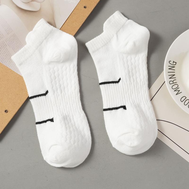 Men's Honeycomb Patterned Athletic Socks for Breathability Comfort Antibacterial Properties and Odor-free Feet.