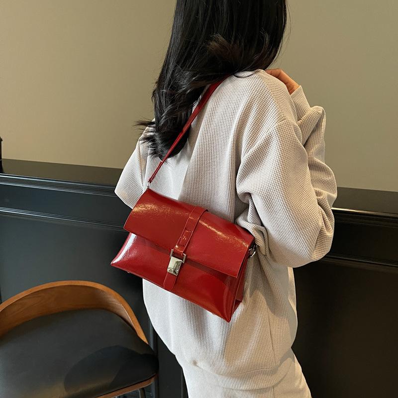 2025 new niche simple shoulder armpit bag women's retro hand messenger bag casual messenger small square bag