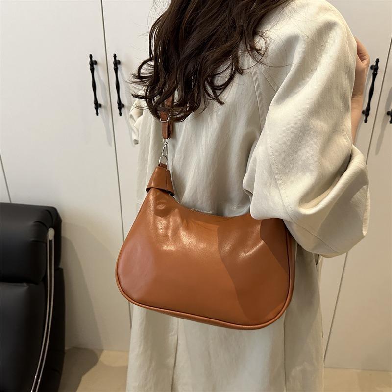 Niche retro texture underarm bag women's new fashionable versatile soft leather commuter single shoulder crossbody dumpling bag