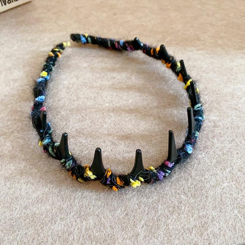 Fascia colorata con diamanti scintillanti: Accessorio di moda alla moda