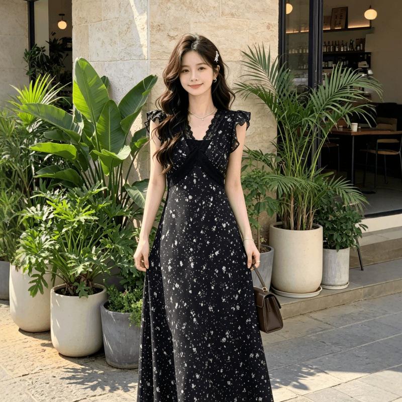 New Black Lace Splicing Floral Dress Summer Vacation Style French Temperament Design Sense Thin Pinch Waist Length