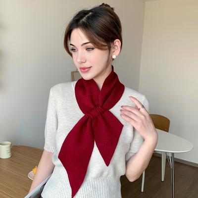 1 pièce d'écharpe croisée élégante de couleur unie pour femmes, assortiment quotidien simple, écharpe polyvalente et à la mode.