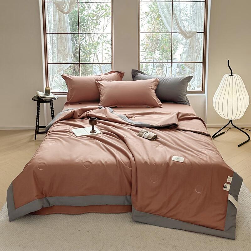 

Belle Anna Minimalist Washed Summer Quilt