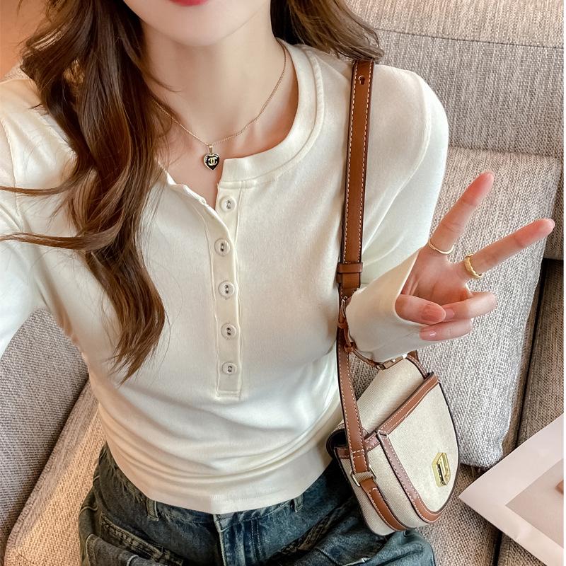 Dámský elegantní top s dlouhým rukávem a kulatým výstřihem slim fit na časný podzim