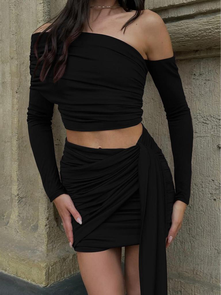 2025 Autumn French Women's One-Shoulder Long-Sleeve Top with Slimming Ruched Ribbon and Hip-Hugging Short Skirt Set