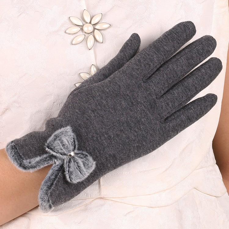 Damvinterhandskar med pekskärmsfunktion, fuskutterpäls och sammetskant
