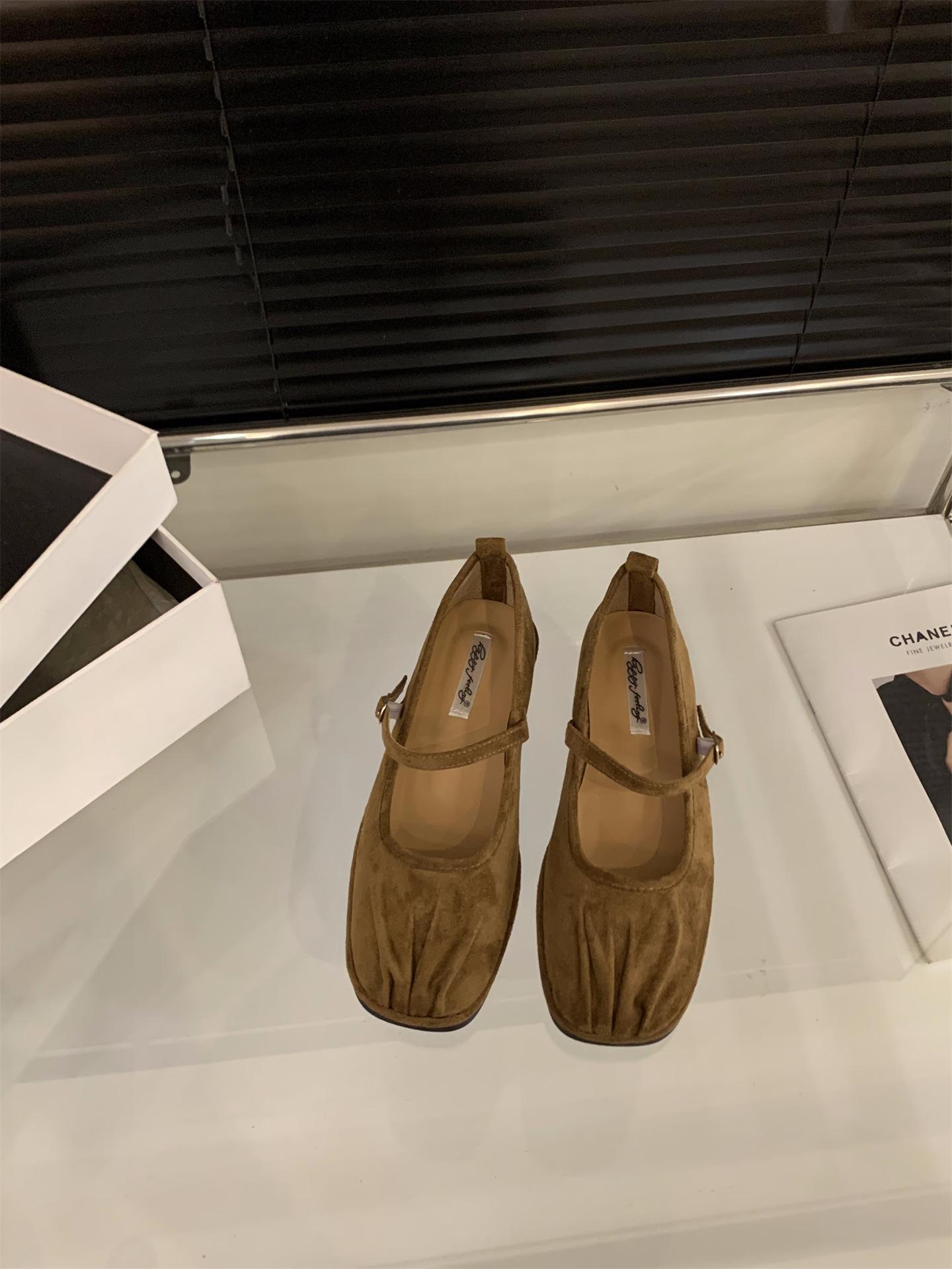

Flat bottom suede pleated with skirt Mary Jane single shoes women s shoes 2025 new spring and autumn gentle evening shoes 40