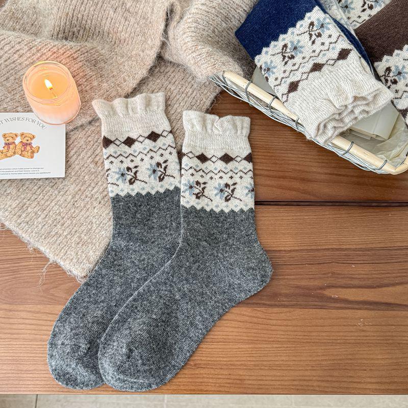 Winter Fleece-Lined Women s Floral Retro Socks - Versatile Japanese (Xiaohongshu Style) темно-серого